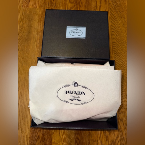 NEW WITH TAGS/IN BOX Prada Re-Edition 1978 Re-Nylon Mini Bucket Bag in Orange - Picture 7 of 8